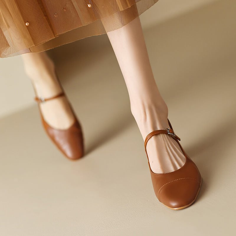 Scarpe Mary Jane con punta arrotondata e tacco a blocco.