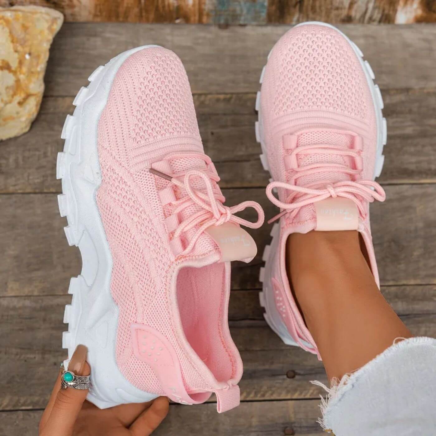 Ella™️ - Scarpe da ginnastica ortopediche per un comfort che dura tutto il giorno.