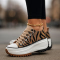 Sneakers comode da città con elegante suola a zeppa