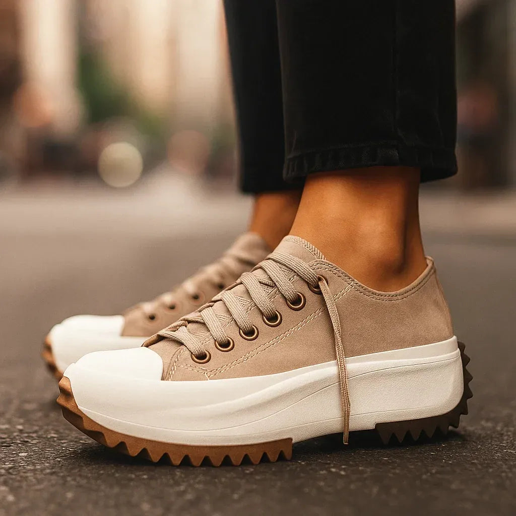 Sneakers comode da città con elegante suola a zeppa